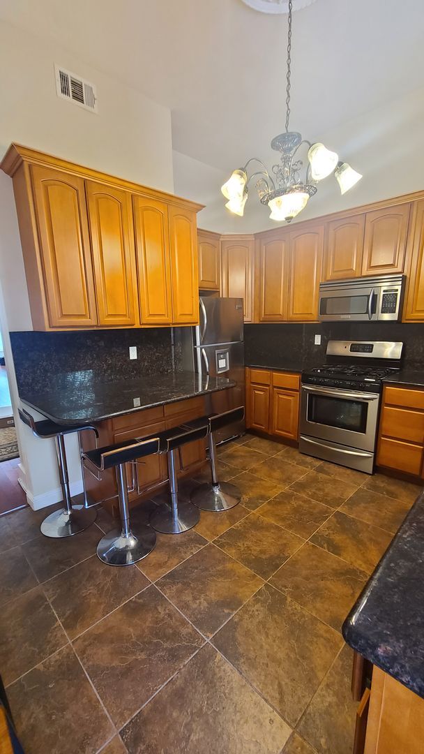 Curated visual reference: Gallery Detail: Updated Classic Executive Luxury Condo Gu Unit A