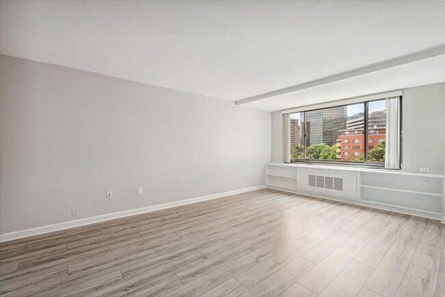 Photo - Spacious & Bright Studio at River Place