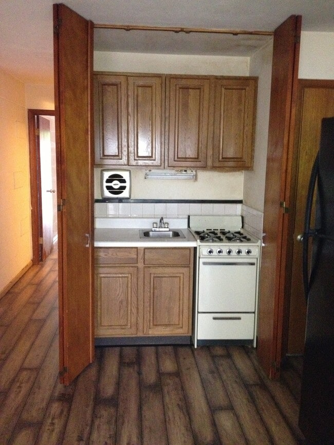Photo - 1BR/1BA Unit in Great Location Close to Downtown & Schools! AVAIL. AUG 1, 2026 Unit 302