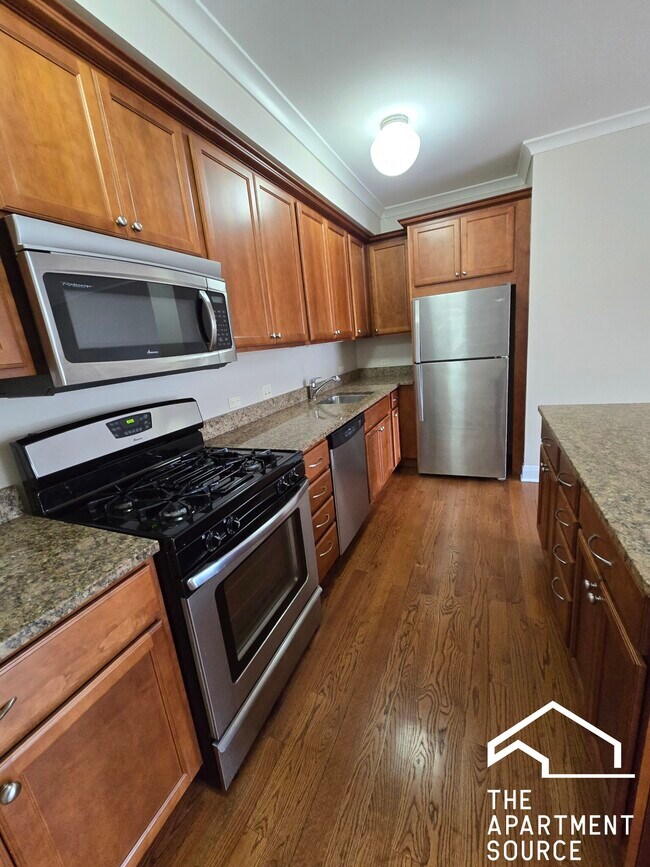 Photo - 2704 W Ainslie St Apartments Unit 3