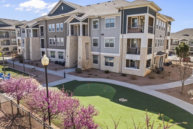 Building Photo - The Woodford on Mockingbird