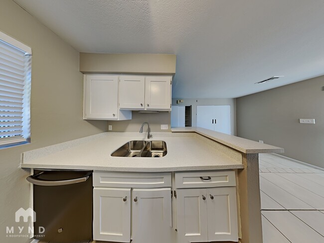 Photo - 4820 N 89th Ave