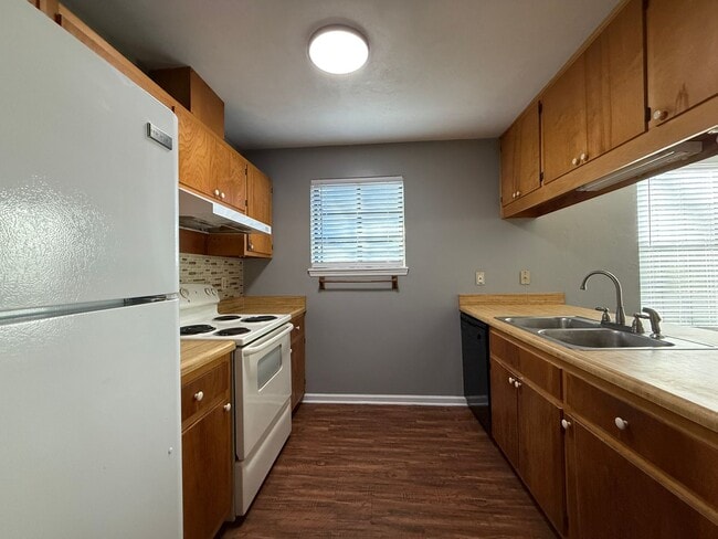 Photo - 2/2 in NE Tallahassee with a fenced yard!