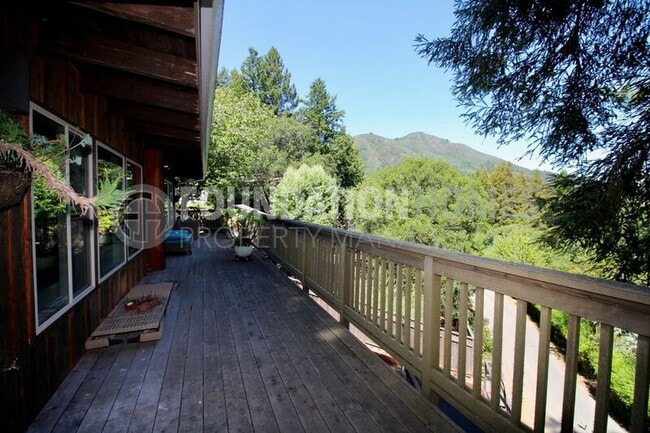 Building Photo - 754 Panoramic Hwy Rental