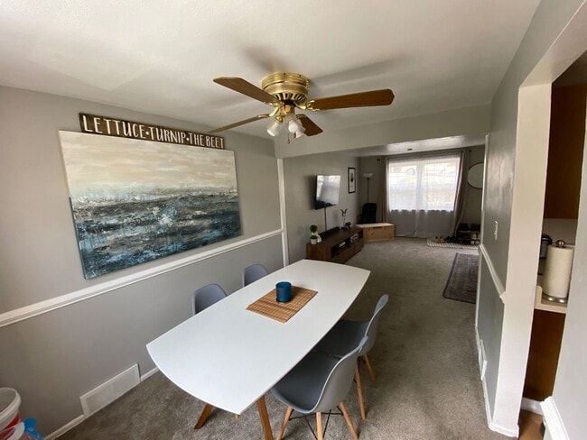 Photo - Two Bedroom in Castle Shannon! Central air - Garage - Laundry!