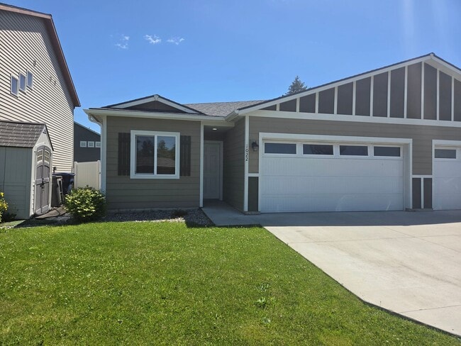 Building Photo - Tschirley  CT Duplex Unit 1022