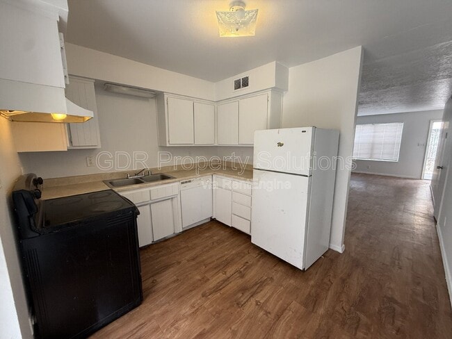 Photo - 1928 Buena Vista Dr SE Unidad A