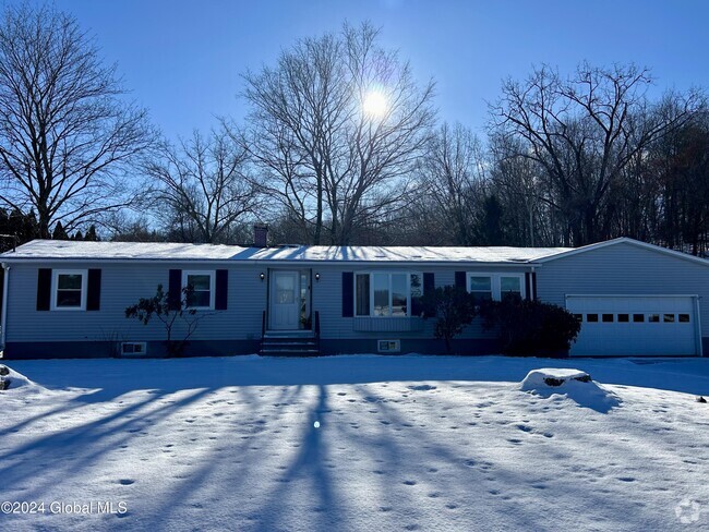 Building Photo - 646 N Lake Ave Rental