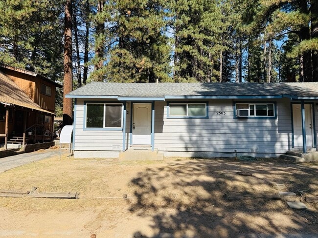 Building Photo - 2505 Kubel Ave Unit 2