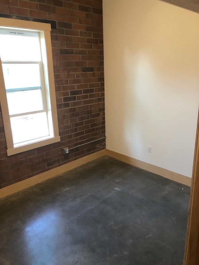 Fotografía del edificio - 330 S Cherry St