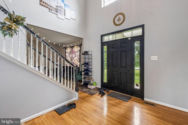 Photo - 211 Tollgate Rd