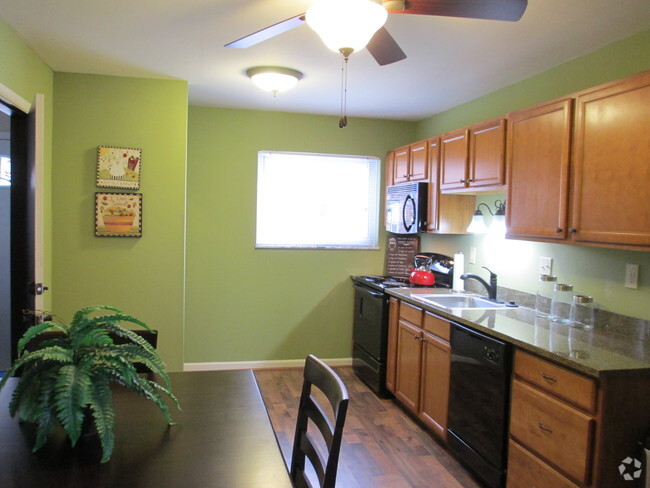 Kitchen - Cedarbrook Apartments