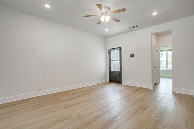 Photo - 2811 Forest Park Blvd Unidad 2026