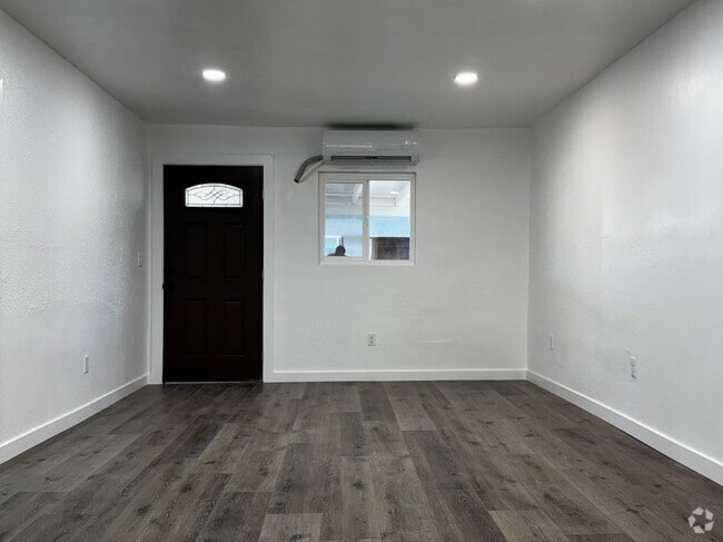 Building Photo - 4563 Bridgeview Ave Rental