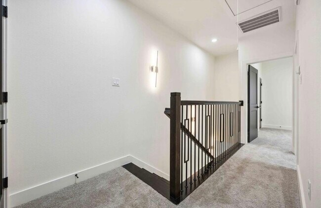 Photo - 7980 Angus St