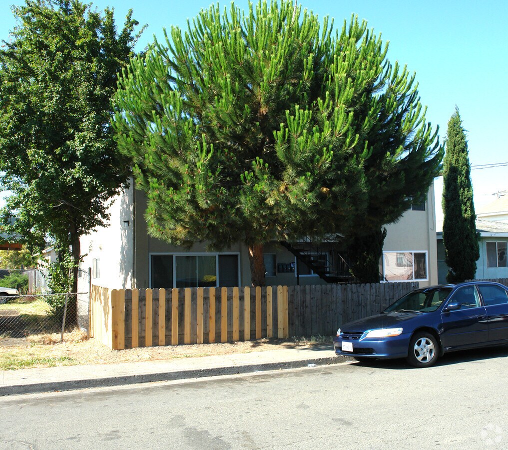 Photo - 443-449 Arkansas St