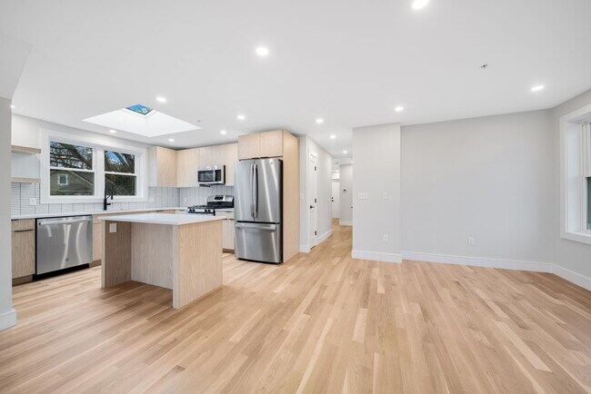 Photo - 9 Wenham St Unit 4