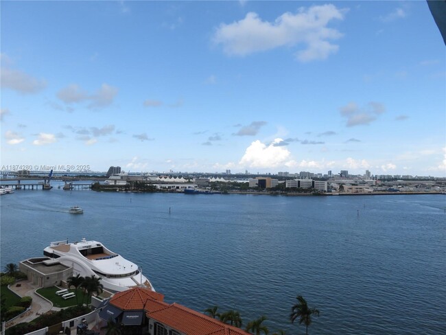 Building Photo - 335 S Biscayne Blvd Unit 1508 Rental