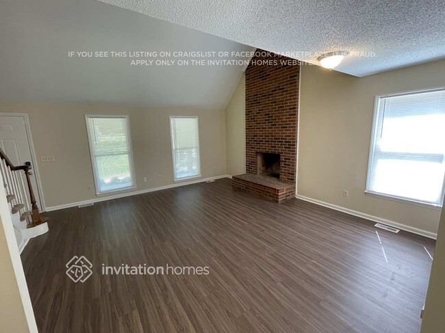 2620 Woodcrest Dr SW