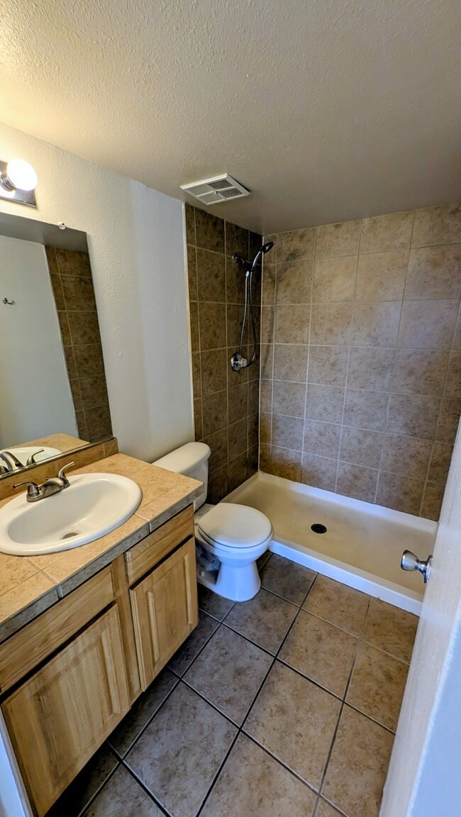 Photo - 1810 E Blacklidge Dr