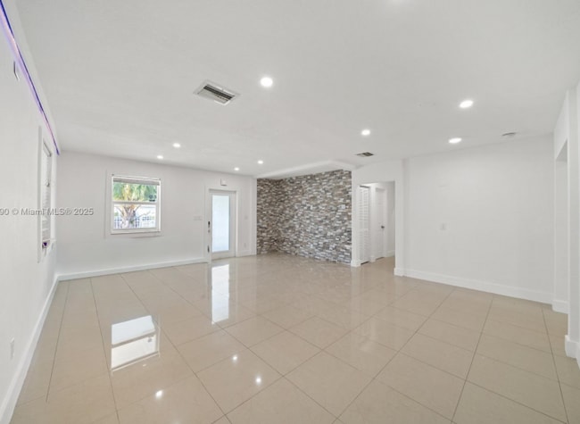 Photo - 845 NW 2nd St