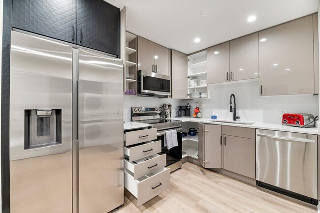 Photo - 7200 N Western Ave Unit ID1060169P