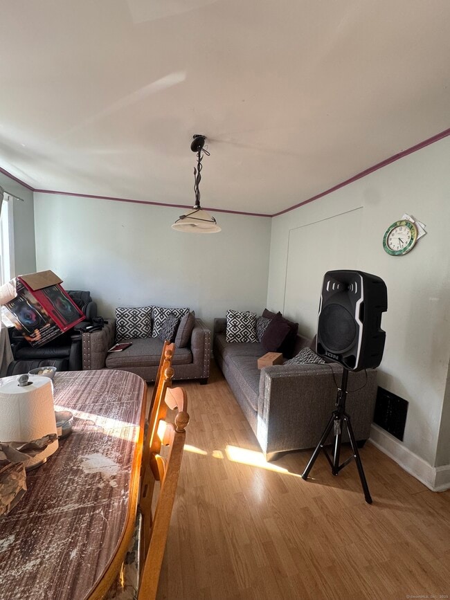 Photo - 731 George St