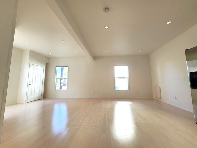 Open floor plan - 530 Tompkins Ave Unit A