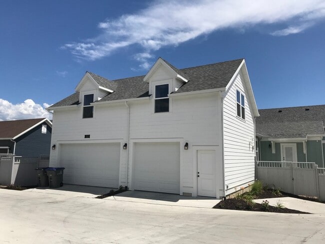 Building Photo - 5152 W Beach Comber Way