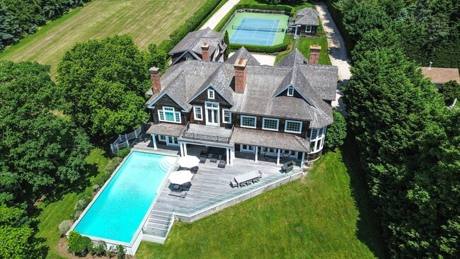 Building Photo - 936 Cobb Rd W