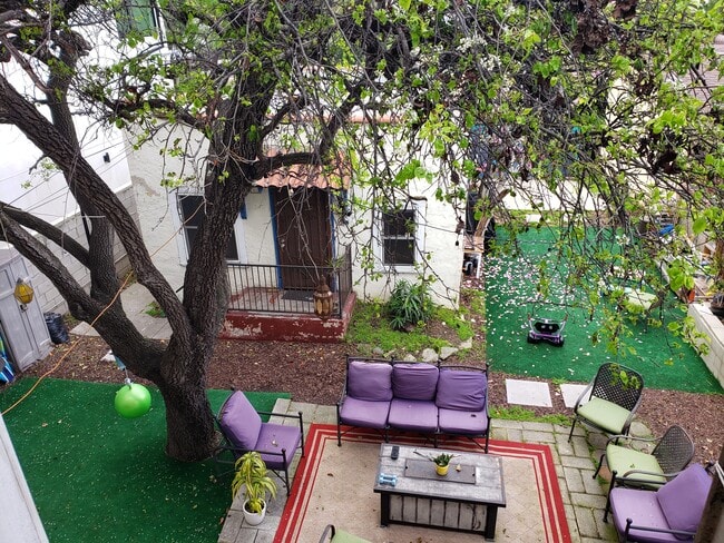 Yard & Seating - 613 Broadway St Apartamentos Unidad 613 and a half