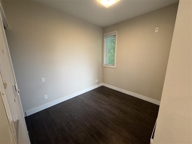 Photo - 45513-45513 Market Way