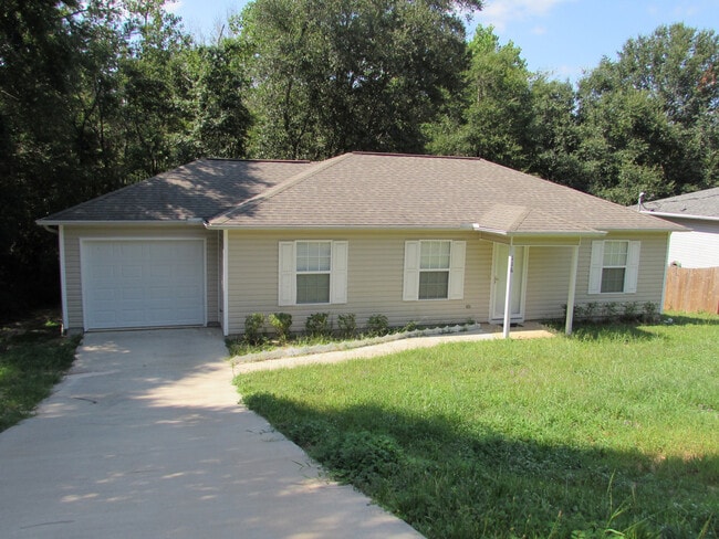 Building Photo - 3/2 Move-in Ready