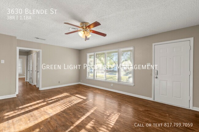 Photo - 3630 Blende St