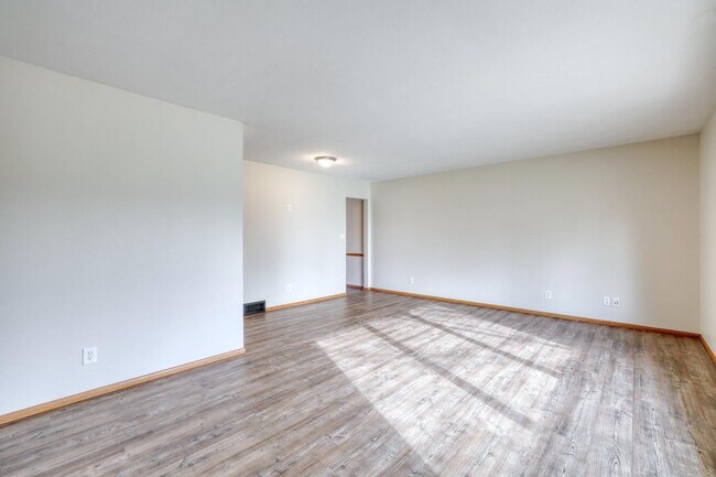 Photo - 4465 N 144th St