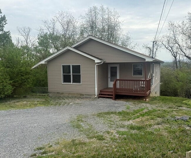 Building Photo - 628 Locust St NW