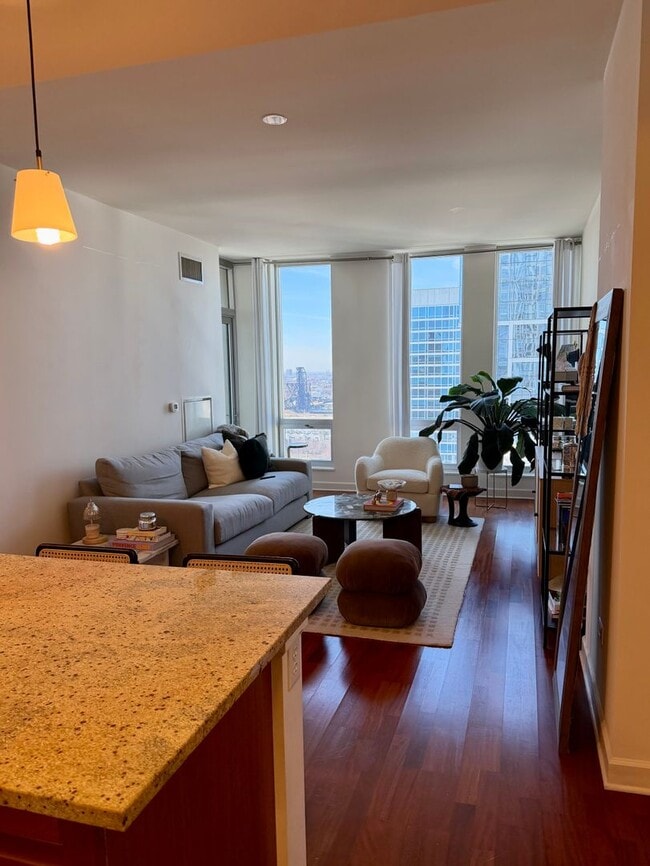 Photo - Stylish South Loop 1 Bed, 1 Bath w/ Pool, Elevator, Party Room + Extra Storage Unidad 1812