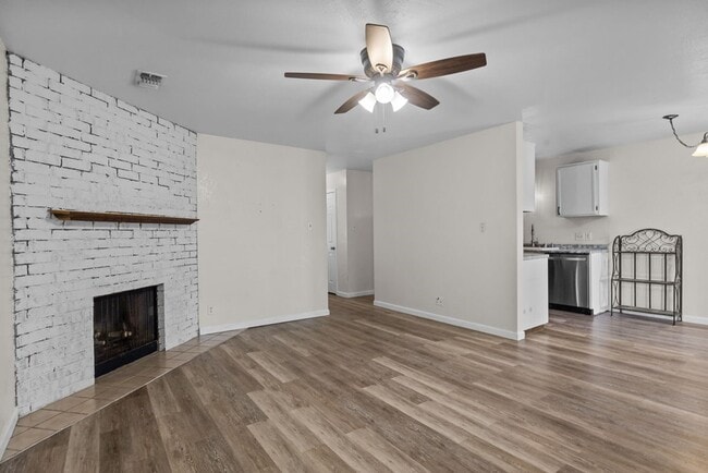 Photo - 4722 W Cuthbert Ave