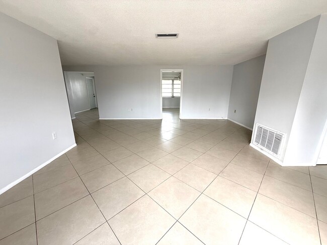 Photo - Coastal Living in Gulf Gate | 3BR/2.5BA | Annual Rental