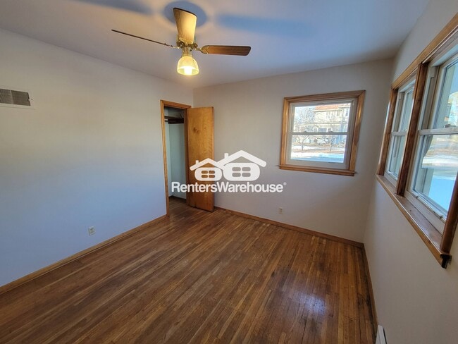 Photo - 401 2nd Ave SW