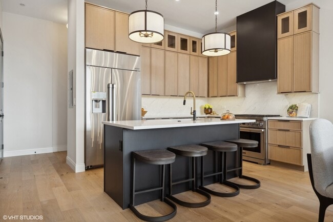 Photo - 1615 W Irving Park Rd