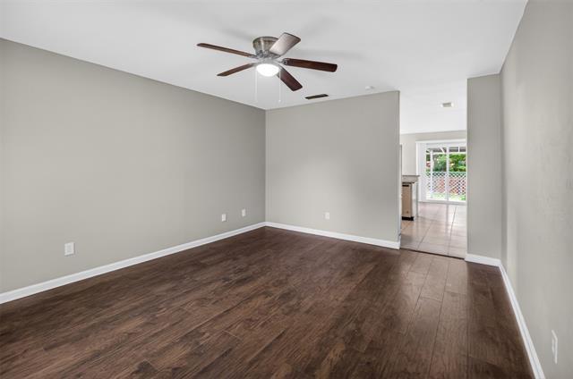 Photo - 2219 Foxcroft Ln