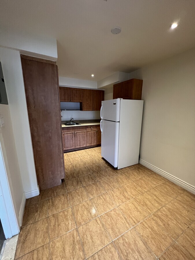 Photo - 165 Av Strathyre