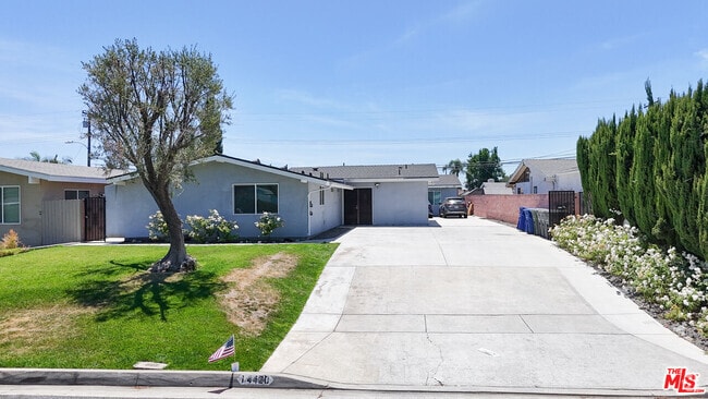 Building Photo - 14420 Rosecrans Ave Rental