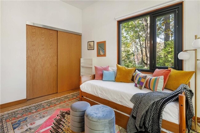 Photo - 515 Claire Dr NE