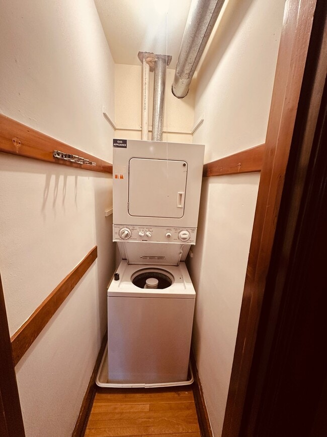 Photo - 113 N Batavia Ave