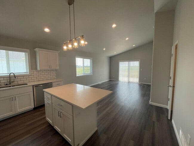 Photo - Gorgeous 3 bed, 2 bath in South Fargo!