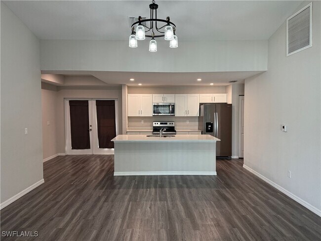 Photo - 605 NW 25th St