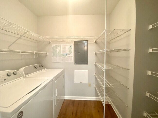 Photo - Two Bedroom Spacious Condo Near Everything Bluffton Has to Offer! Unidad 20-301