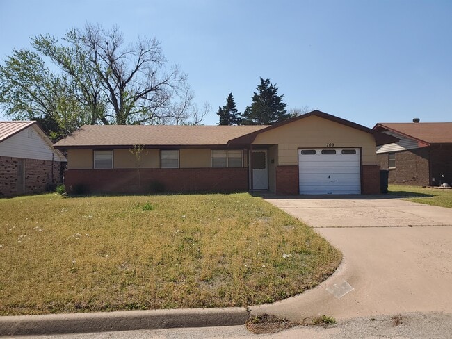 Building Photo - 709 Quapaw Dr